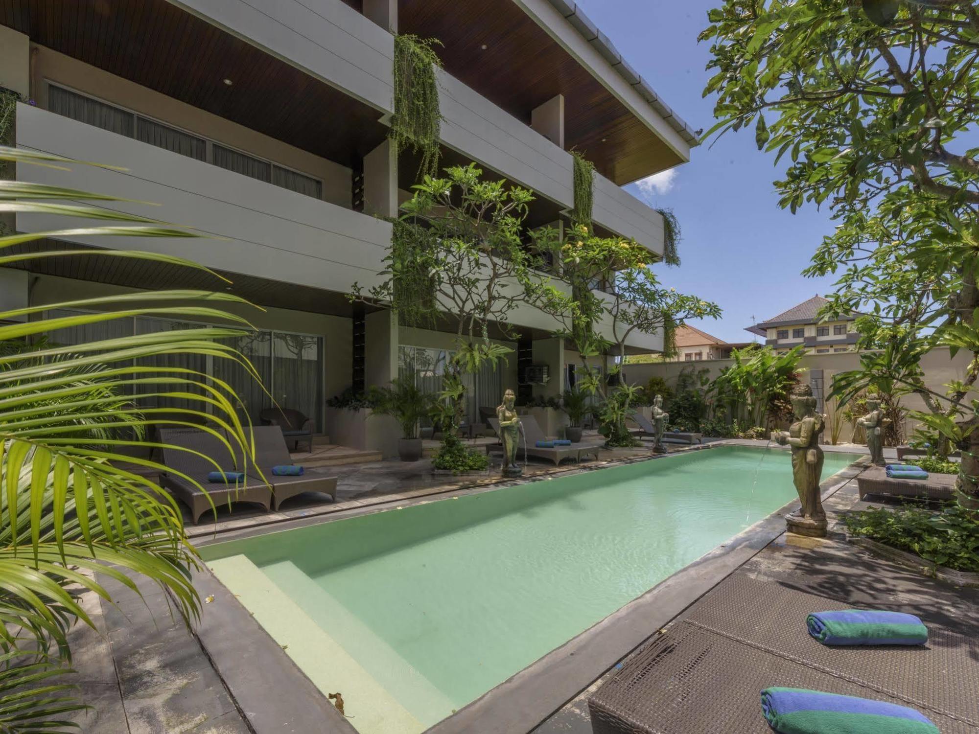 Aparthotel Swiss-Belcourt Sunset à Seminyak Extérieur photo