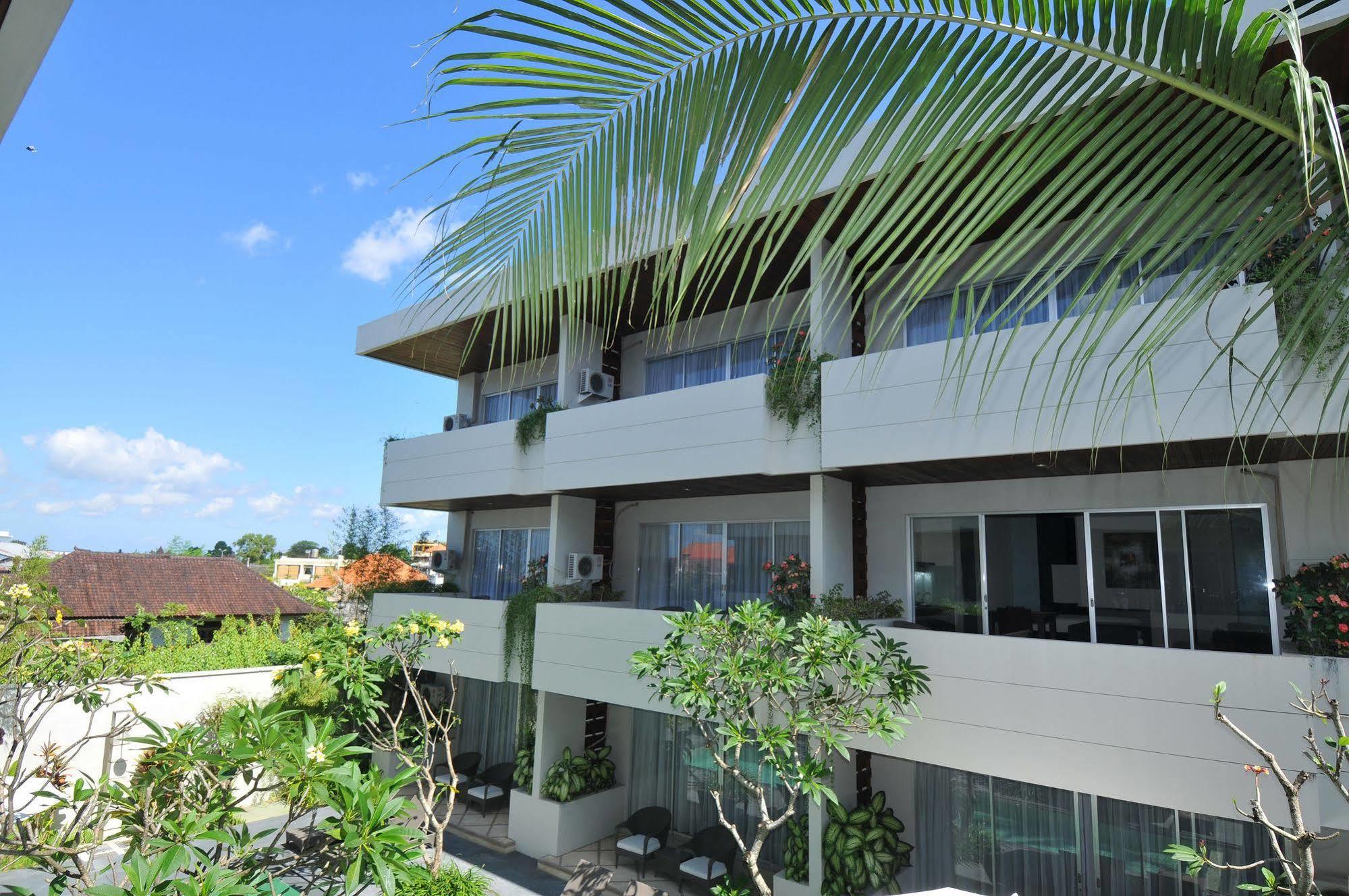 Aparthotel Swiss-Belcourt Sunset à Seminyak Extérieur photo